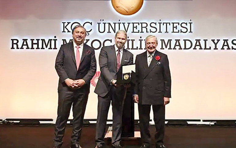 Ödüllü profesörle sürpriz aşk