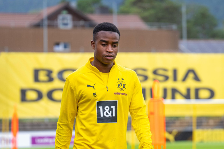 Dortmundun büyük yeteneği şok yaşadı Annesini, babasını ve yaşını yanlış biliyormuş