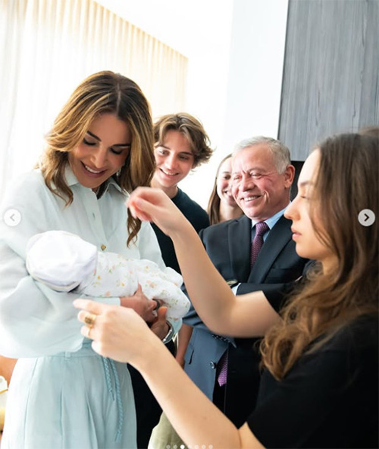 Genç yaşında babaanne oldu, torununa bayılıyor... Bu nimet için şükürler olsun