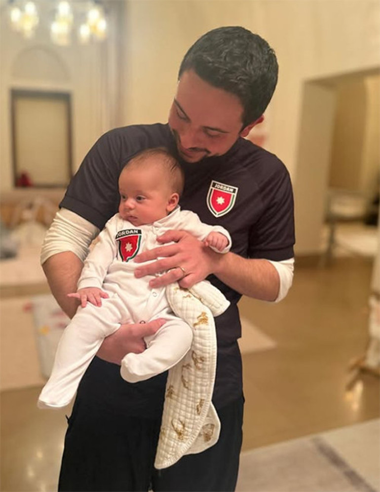 Genç yaşında babaanne oldu, torununa bayılıyor... Bu nimet için şükürler olsun