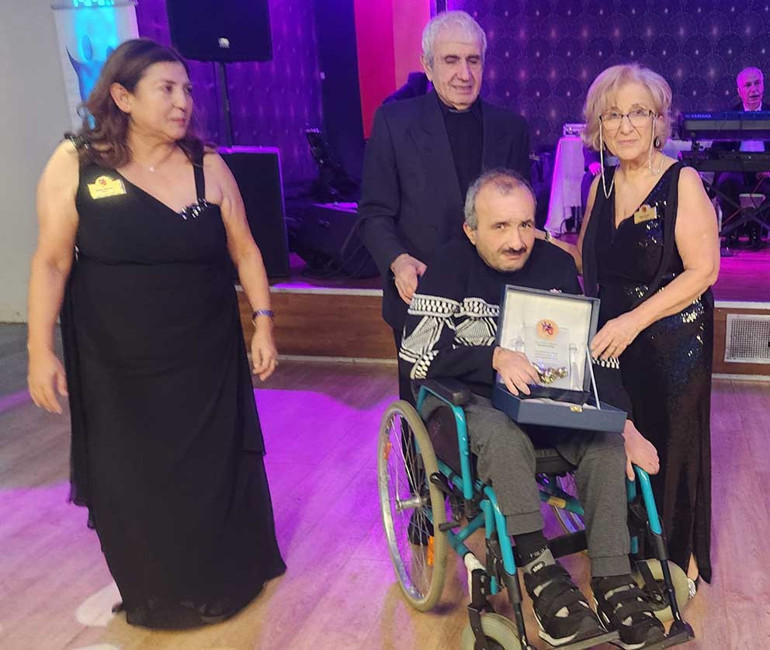 Münih’te Anlamlı Gece: Engellilere destek için bir araya geldiler