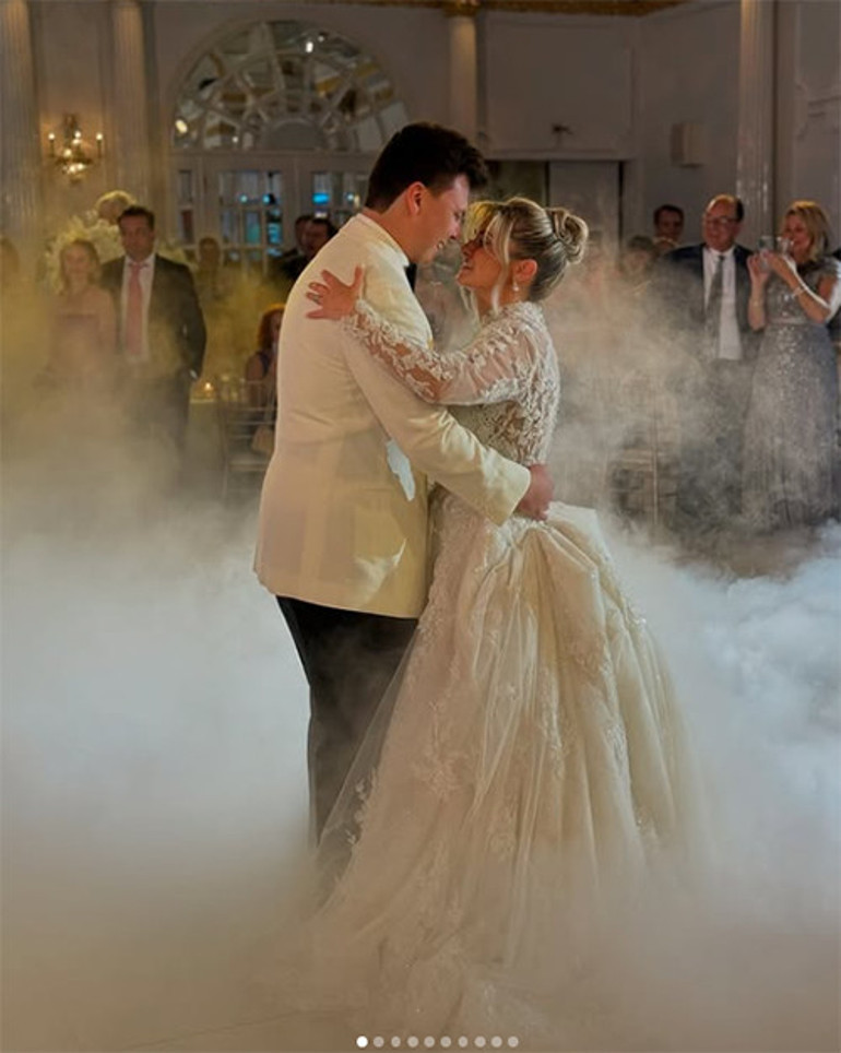 Ne kadar çok yakıştınız nikah masasına Sevdiğinin kollarında yeni hayatına adım attı