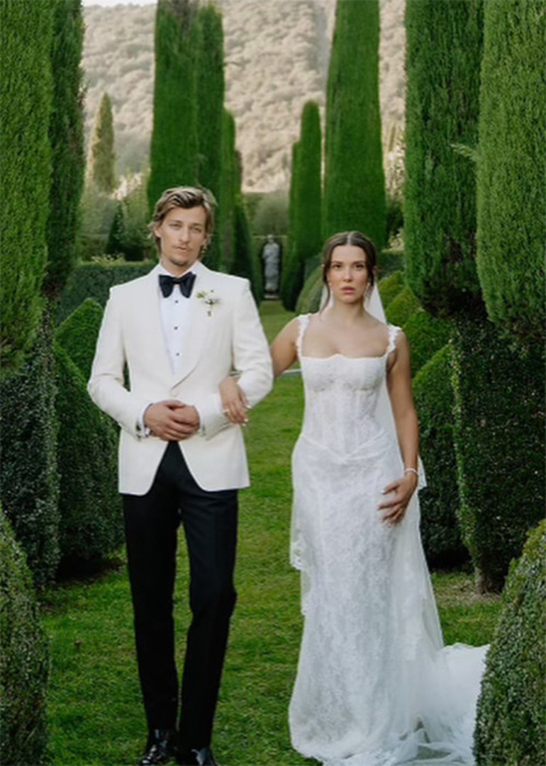 Ne kadar çok yakıştınız nikah masasına Sevdiğinin kollarında yeni hayatına adım attı