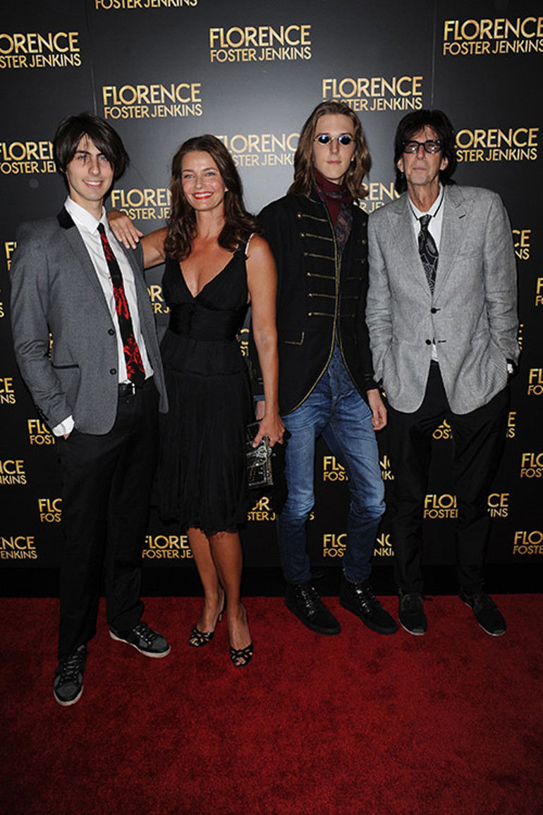 Ne kadar çok yakıştınız nikah masasına Sevdiğinin kollarında yeni hayatına adım attı