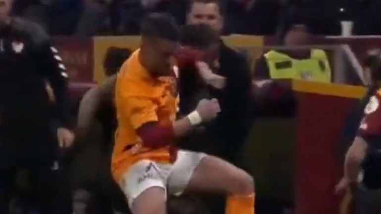 Galatasaray - Trabzonspor maçında tartışma yaratan kararlar Kırmızı kart, gol iptali itirazı ve penaltı...