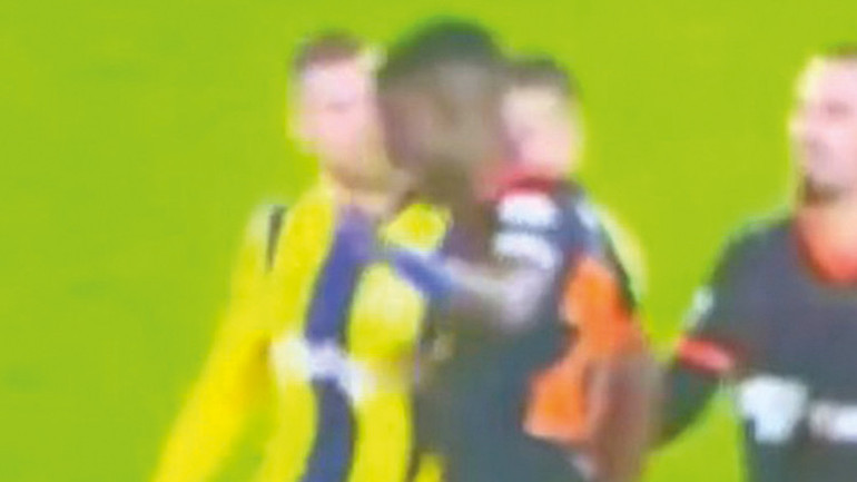 Kaşı yarıldı kendini yere atmadı... Dzeko duruşu örnek olsun