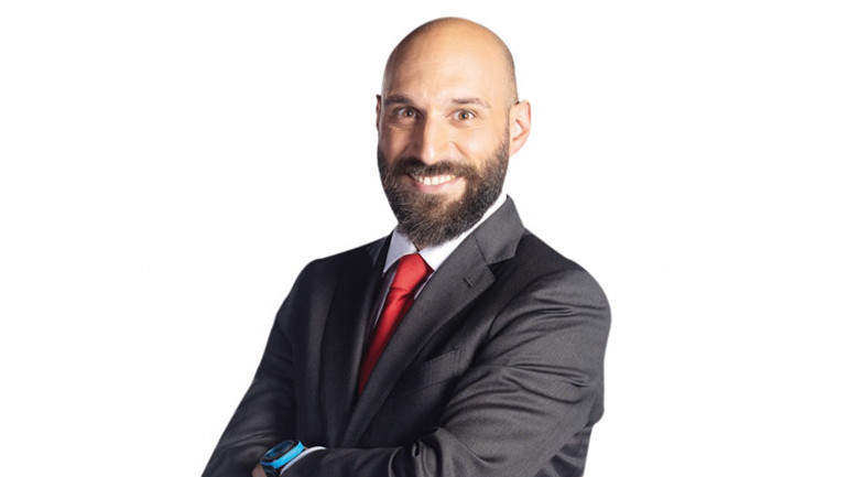 Kaşı yarıldı kendini yere atmadı... Dzeko duruşu örnek olsun