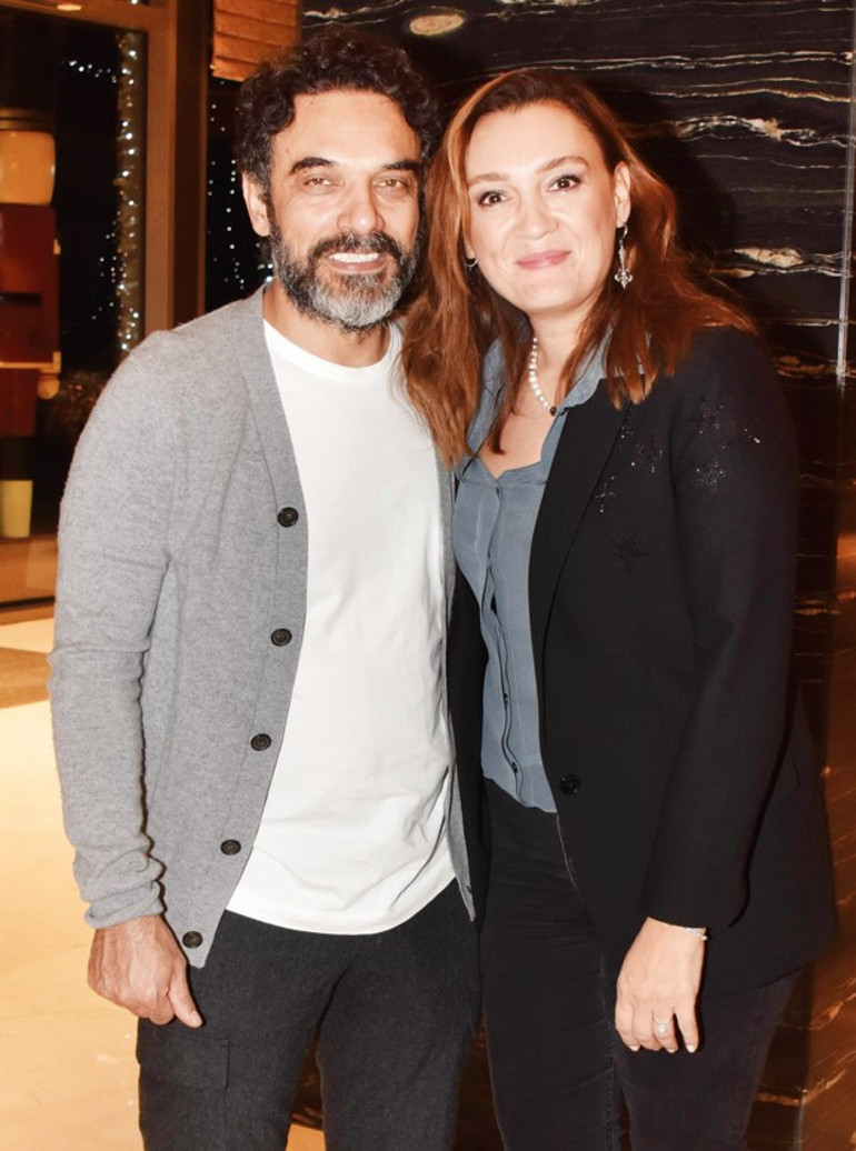 Uğur Aslan ve eşi Sema Ergenekondan depremzedelere sessiz destek