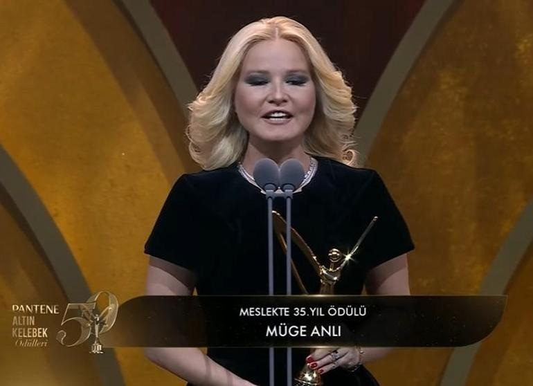 Müge Anlıdan Çağla Şıkel açıklaması: Nasıl bir zeka ya