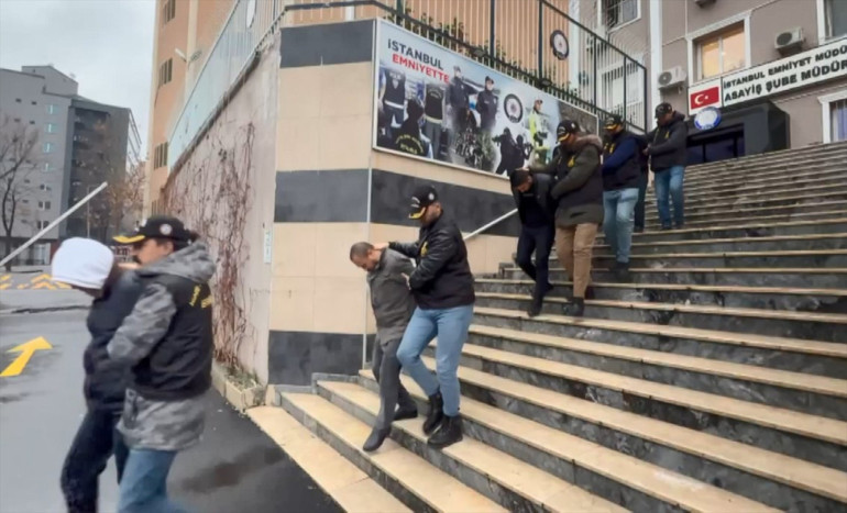 İstanbulda fuhuş operasyonu Yakalanmamak için yabancı numaralar kullanmışlar... 22 kişi gözaltında