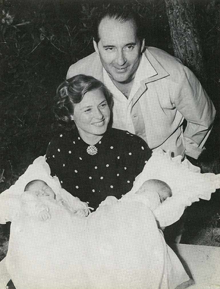 Bir dönemin en güzel kadın oyuncusuydu... Yaşlanınca kimse istemedi... O şimdi minik kuzularını kucağında büyütüyor