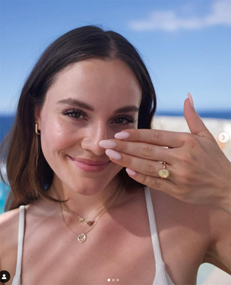 Ünlü şefin kızı yakında gelin oluyor... Sevgilisi nişan yüzüğünde biraz ucuza kaçmış