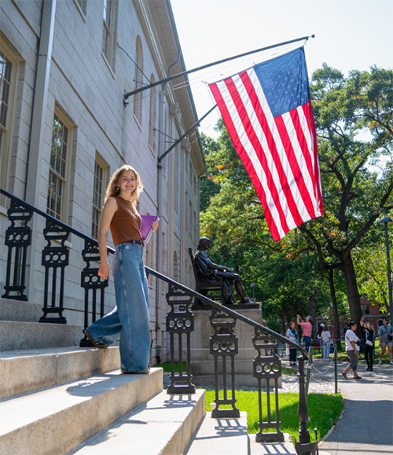 Kot pantolonu dolabına kaldırdı, hayatının gerçeklerine döndü