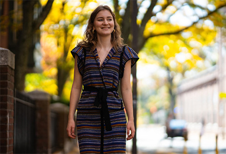 Kot pantolonu dolabına kaldırdı, hayatının gerçeklerine döndü