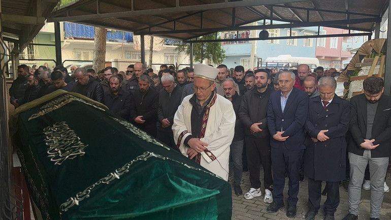 Gelin Evi programıyla tanınmıştı... Sosyal medya fenomeni Neşe Özkan, estetik operasyon sonrası hayatını kaybetti