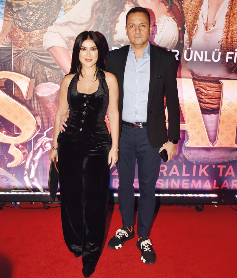 Gel hayatım poz verelim Şımarıkın galasına sevgilisiyle el ele geldi