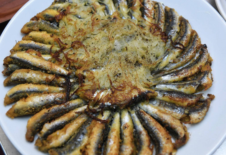 Kalkanı, kalamarı, özel domates salatası