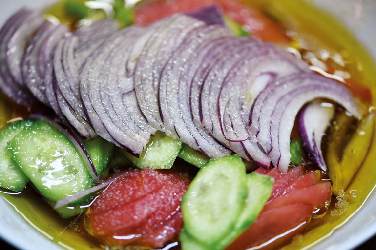 Kalkanı, kalamarı, özel domates salatası