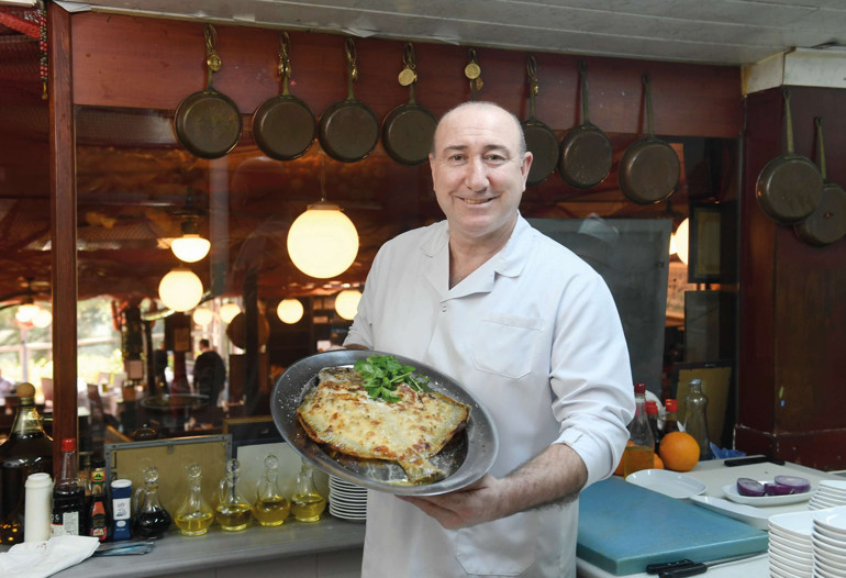 Kalkanı, kalamarı, özel domates salatası