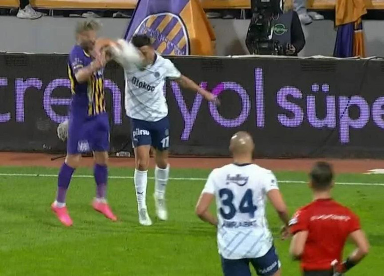 Eyüpspor-Fenerbahçe maçında çok konuşulan kararlar Eski hakemler değerlendirdi: Bu kabul edilemez, penaltı, kırmızı kart ve gol iptali...