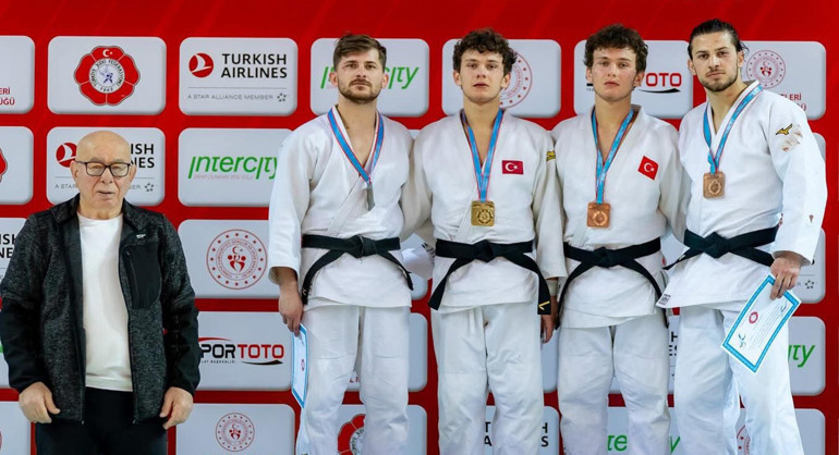 Erzurum Palandöken Dağında çığ düştü 16 yaşındaki milli sporcu Emre Yazgan hayatını kaybetti