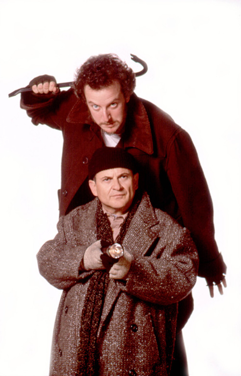 Efsane filmin oyuncusu sinemadan elini eteğini çekti... Kirli gömleği, elinde küreği... Artık mandalina yetiştiriyor