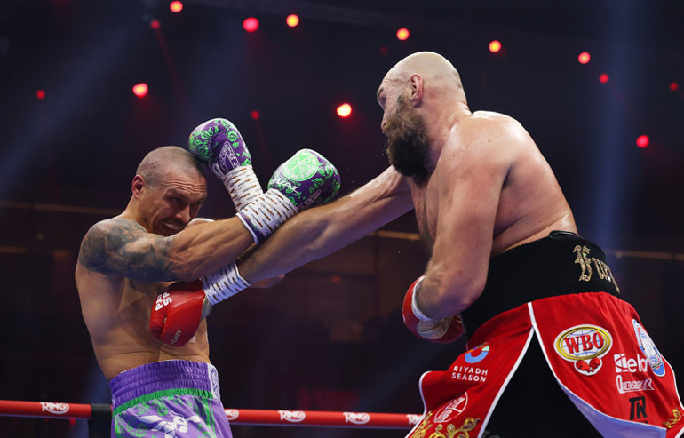 Oleksandr Usyk, Tyson Furyyi 190 milyon dolarlık maçta yendi