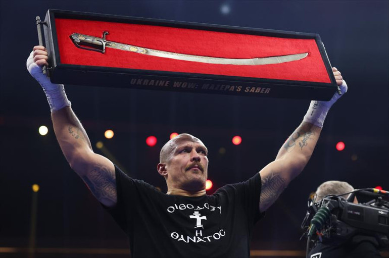 Oleksandr Usyk, Tyson Furyyi 190 milyon dolarlık maçta yendi