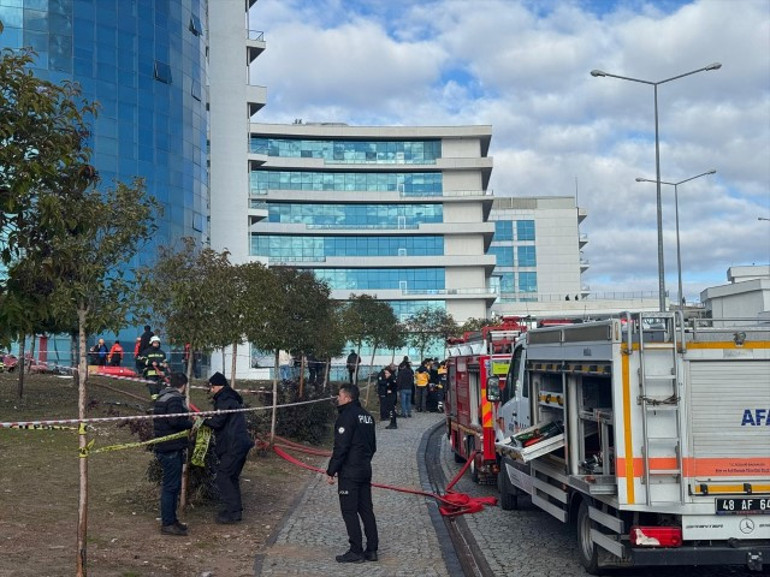 Son dakika Muğlada hastaneye çarpan helikopter düştü: 4 personel hayatını kaybetti... Kaza anının görüntüsü ortaya çıktı