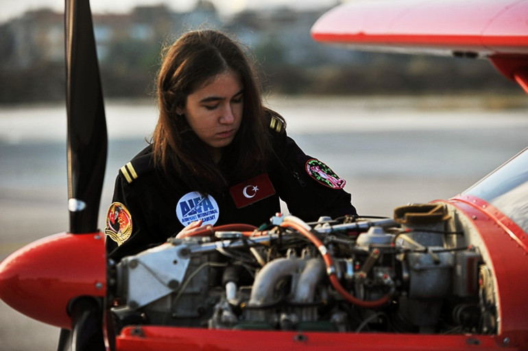 Türkiyede bir ilk... 16 yaşında en genç pilot adayı oldu