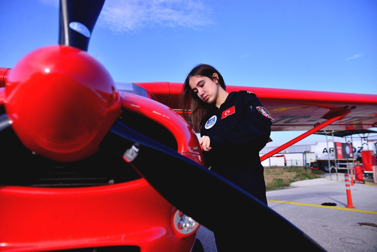 Türkiyede bir ilk... 16 yaşında en genç pilot adayı oldu