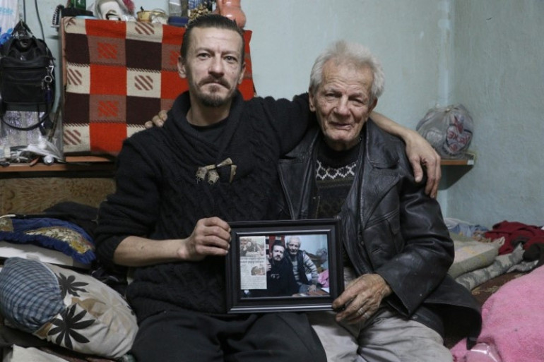 DHAnın haberinden sonra harekete geçildi... Maket satarak engelli oğluna bakan babaya destek yağdı