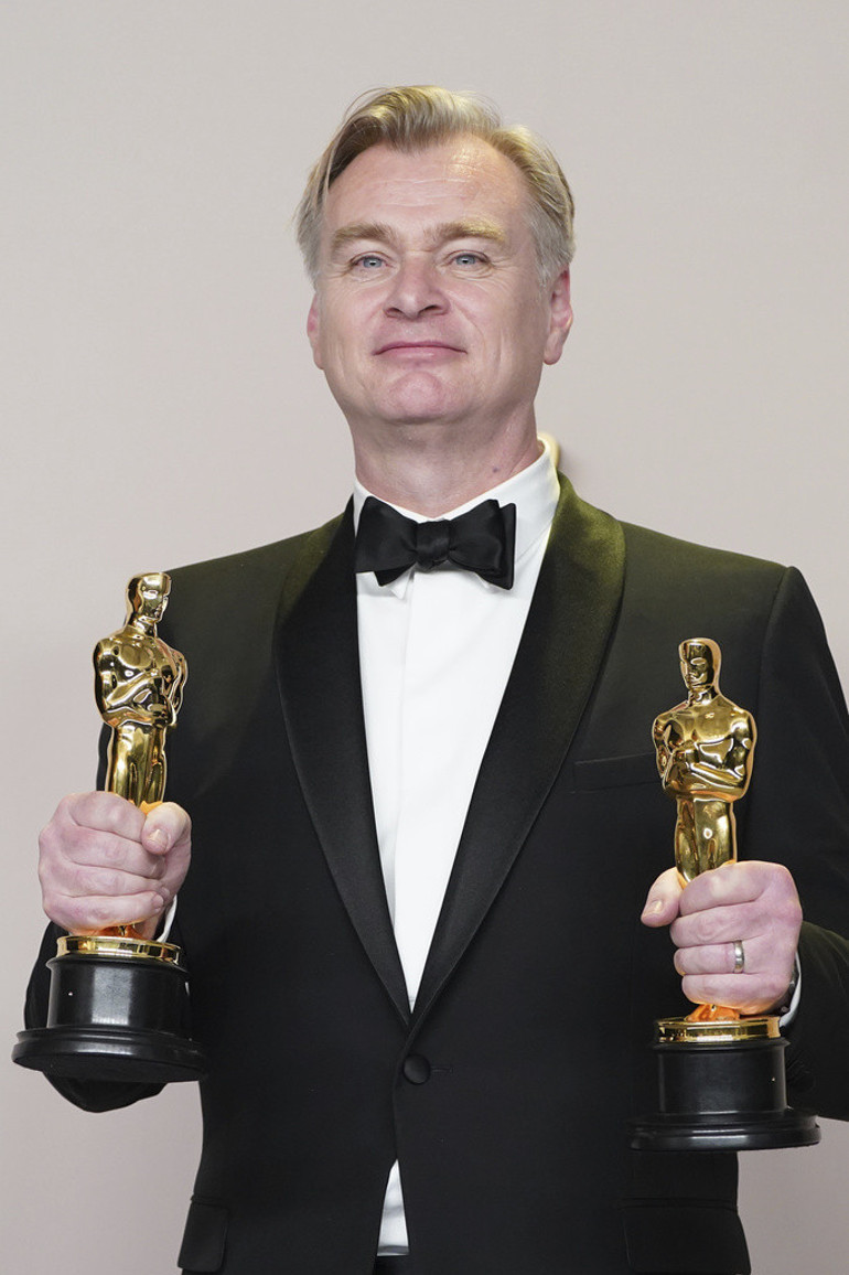 Kadrosu yıldızlar geçidi gibi… Christopher Nolanın yeni filminin adı ve gösterim tarihi belli oldu