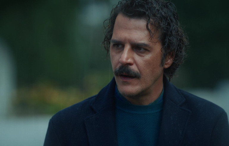 Babam bizim evin selvi boylusu, annem al yazmalısıydı...