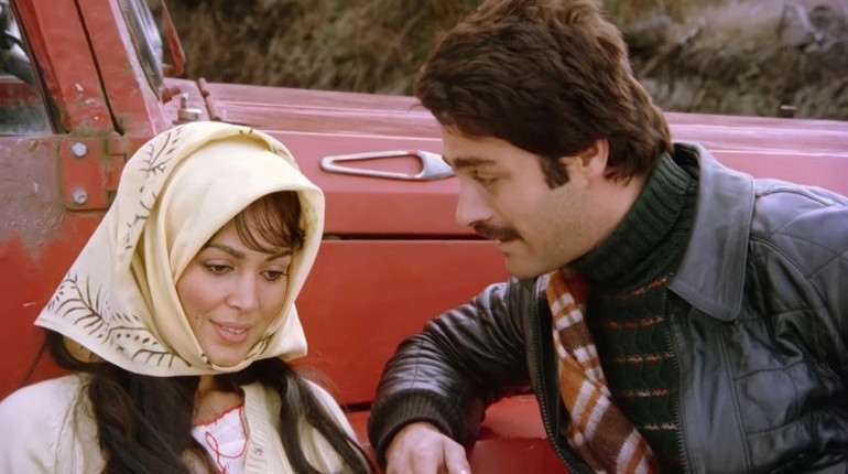 Babam bizim evin selvi boylusu, annem al yazmalısıydı...