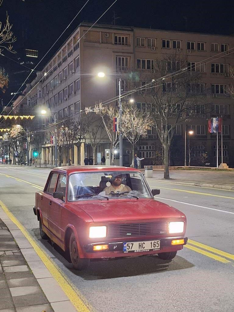 1993 model Serçe otomobille Almanya’ya 53 saatte ulaştılar