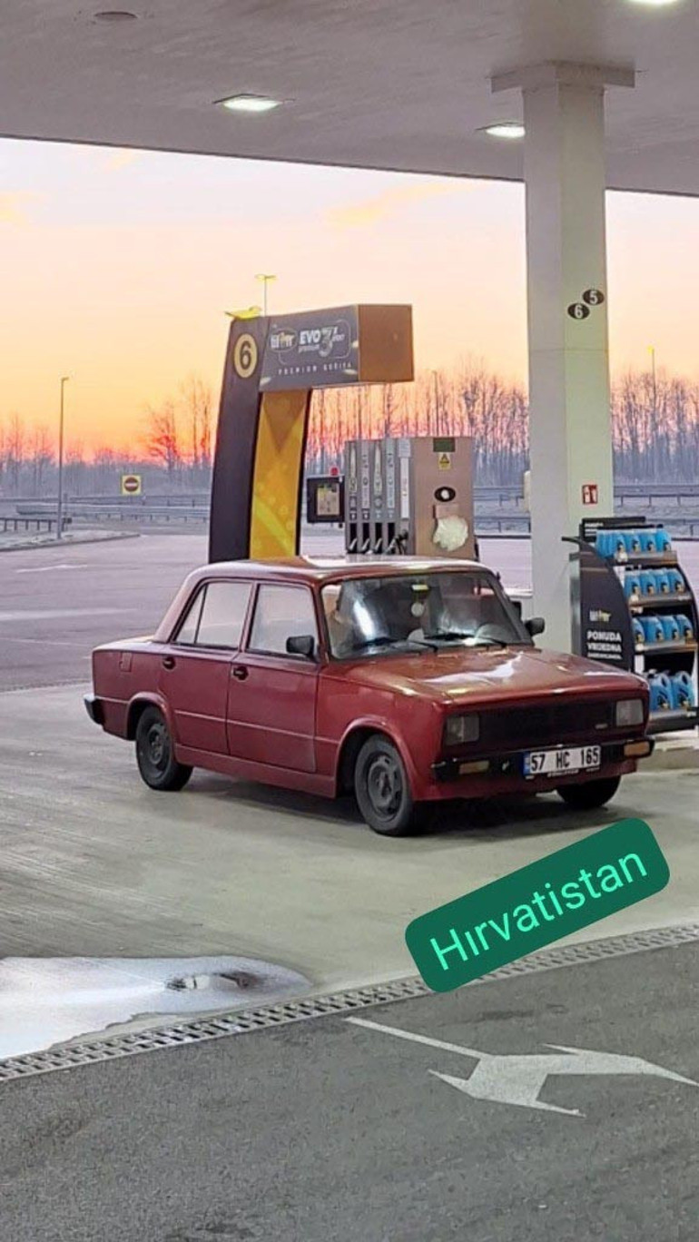 1993 model Serçe otomobille Almanya’ya 53 saatte ulaştılar