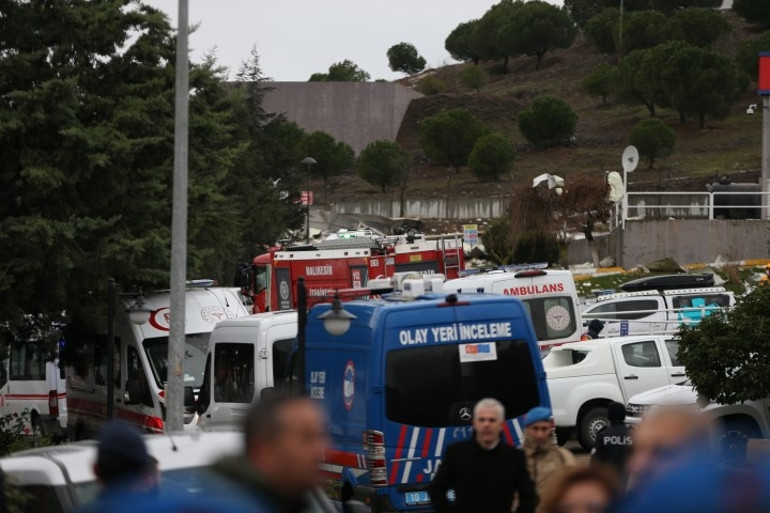 Son dakika: Balıkesirde fabrikada patlama Bakan Yerlikayadan açıklama: 11 can kaybı var
