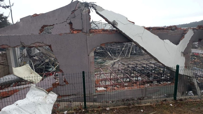 Son dakika: Balıkesirde fabrikada patlama Bakan Yerlikayadan açıklama: 11 can kaybı var