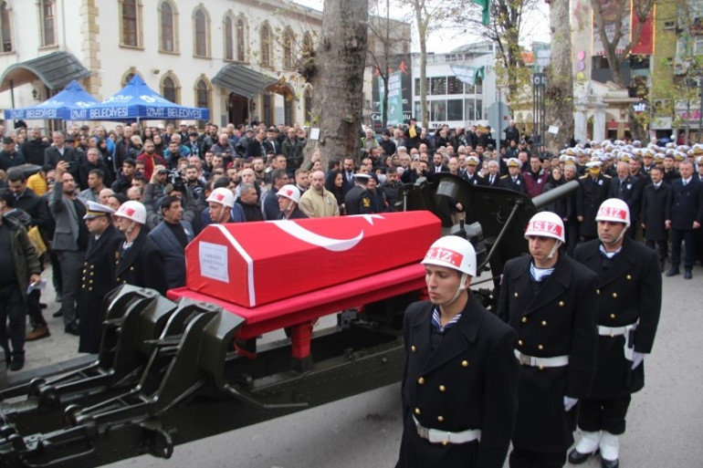 Helikopter kazasında yaşamını yitiren pilot, son yolculuğuna uğurlanıyor
