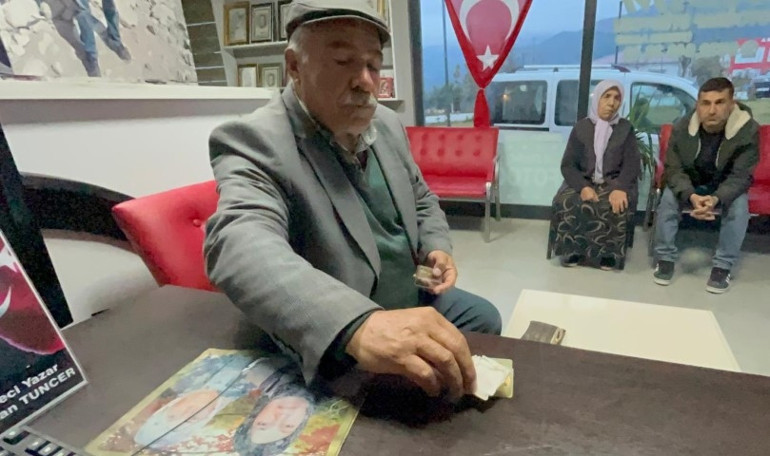 Depremzede adam, spotçuya sattığı dolabın içinde unuttu... Esnaftan örnek hareket Müjdem var diyerek aradı | Teslim ettim, huzurluyum