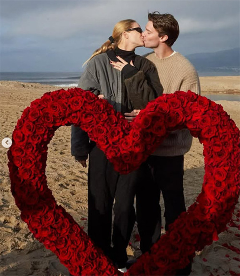 Bir heves nişanlandılar ama gerisi gelmedi... Nişan yıl dönümünü sokakta kutladılar