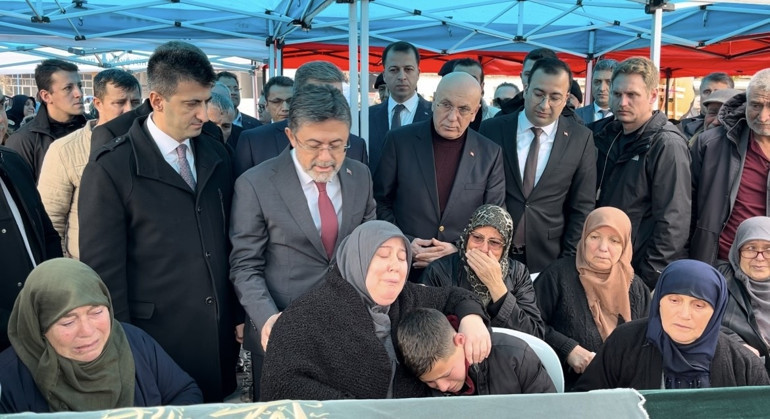 Altı ay önce işe başlamış… 19 yaşındaki Elif, Balıkesirdeki faciada hayatını kaybetmişti