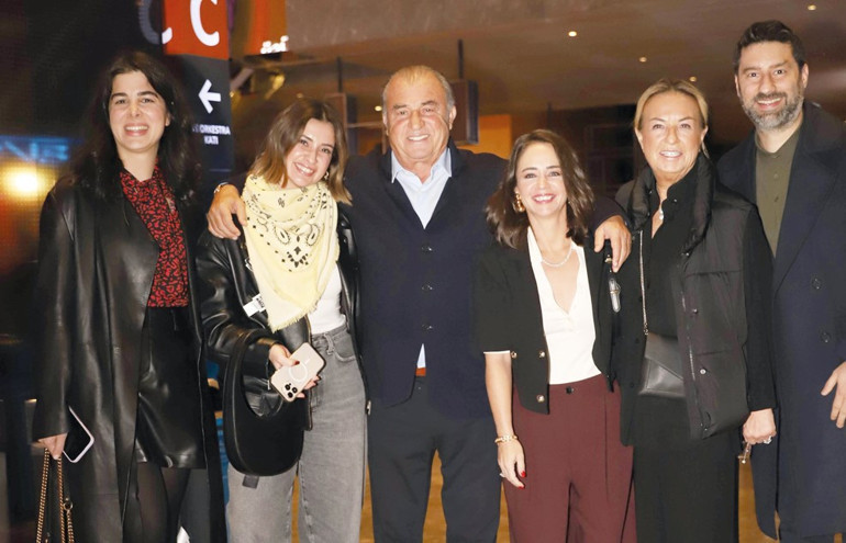 ‘Hayalperest’ perde açtı... Eski sevgililer Çağla Şıkel ile Nail Gönenli pişti oldu