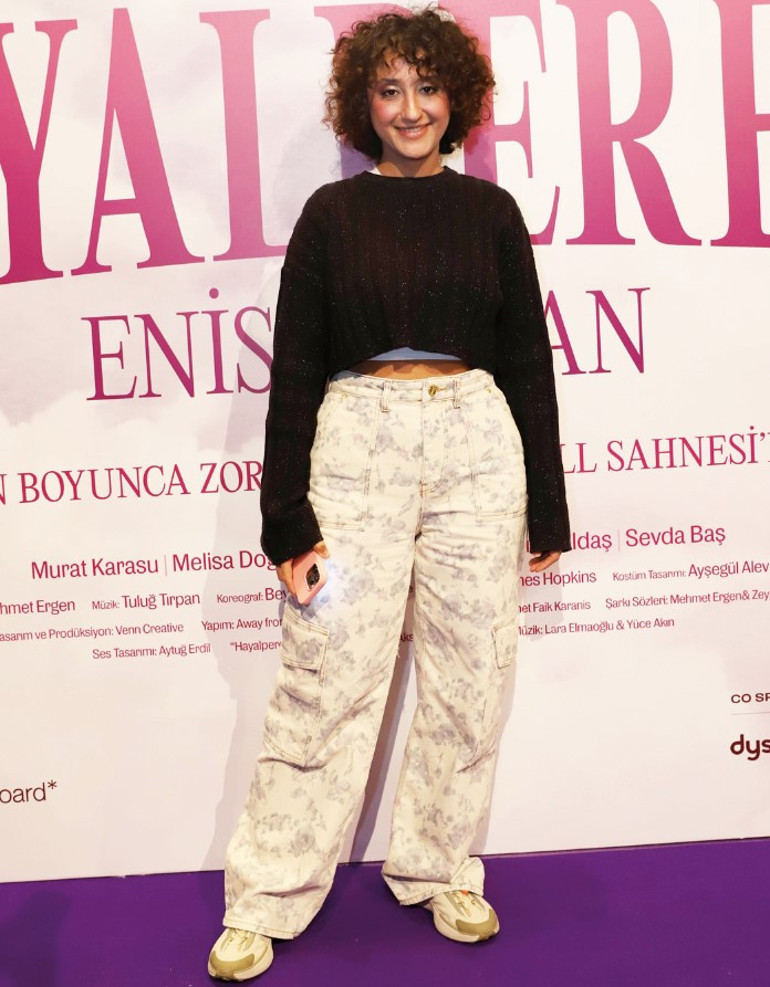 ‘Hayalperest’ perde açtı... Eski sevgililer Çağla Şıkel ile Nail Gönenli pişti oldu