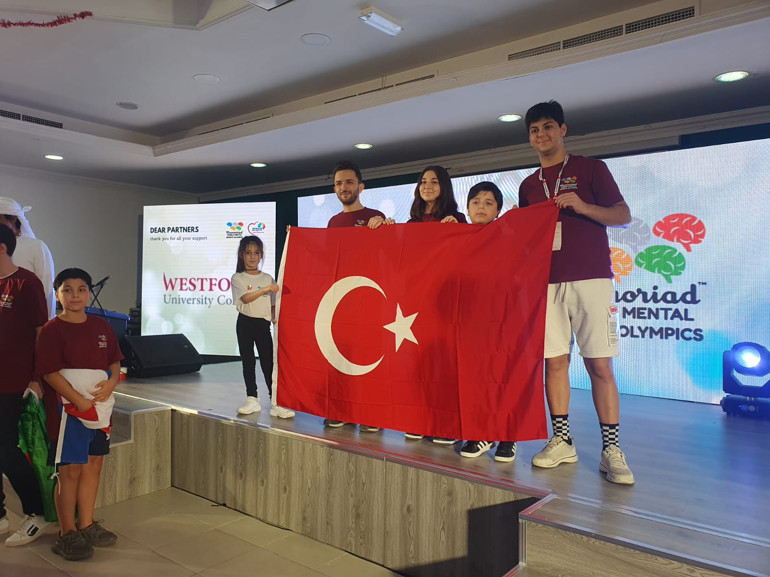 Dünya rekortmeni ‘Yürüyen hesap makinesi’... 5 basamaklı sayıları saniyeler içinde çarpıyor