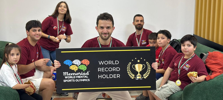 Dünya rekortmeni ‘Yürüyen hesap makinesi’... 5 basamaklı sayıları saniyeler içinde çarpıyor