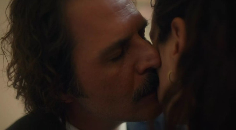 Annem Ankaraya ateş düştü... Zuhalin ekmek teknesi yandı