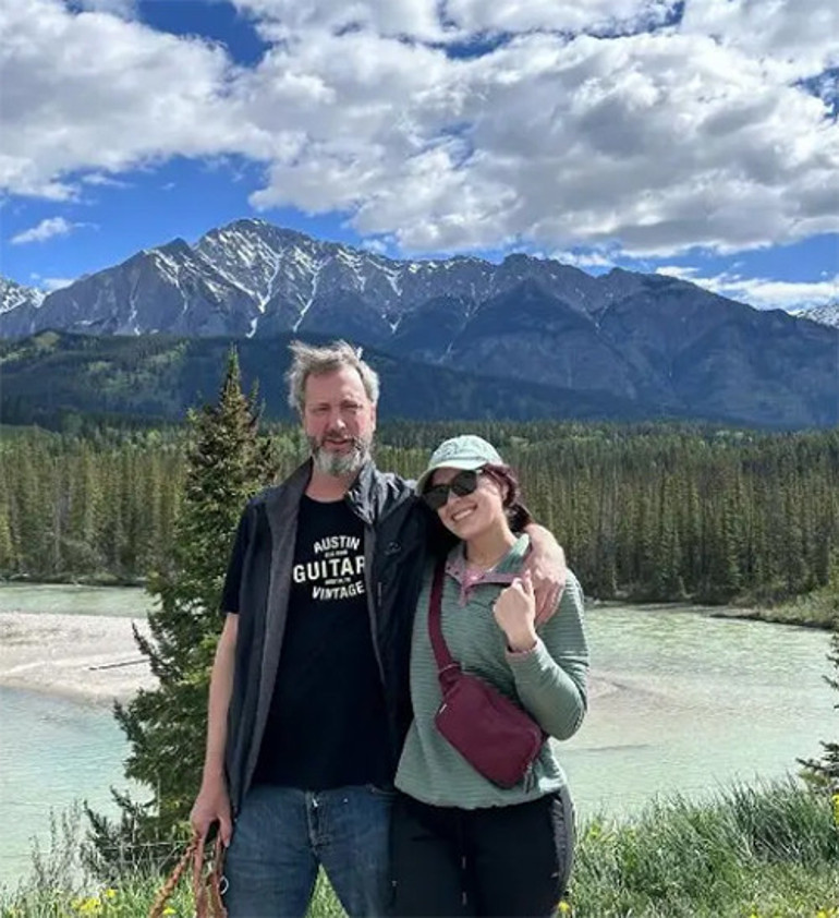 Ünlü oyuncunun eski kocası nişanlandı... Evliliğe karar vermesi tam 22 yıl sürdü