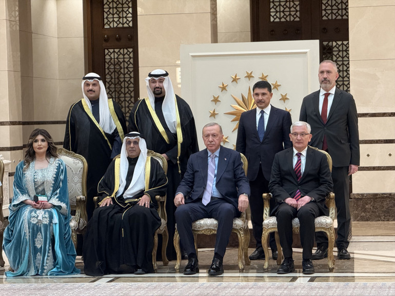 Büyükelçilerden Cumhurbaşkanı Erdoğana güven mektubu